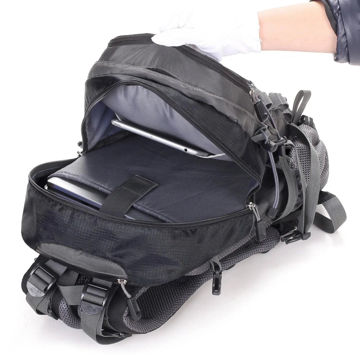 ActivePeaks – Lightweight 40L Trekking Backpack with Suspension System