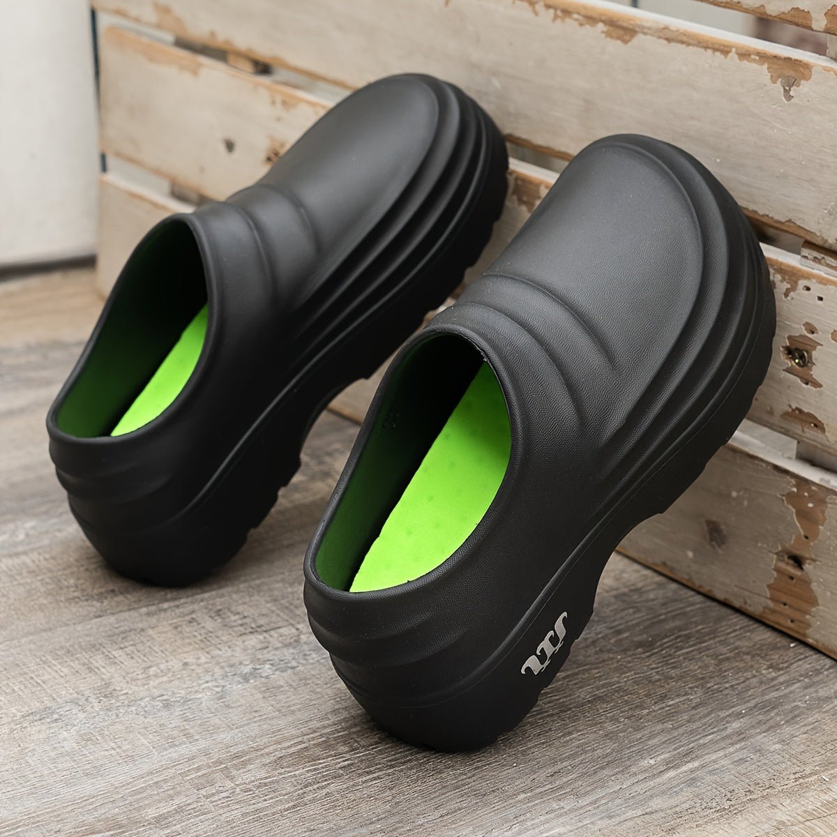 Water-Resistant Slip-On Clogs with Cushioned Sole-Field & Wild