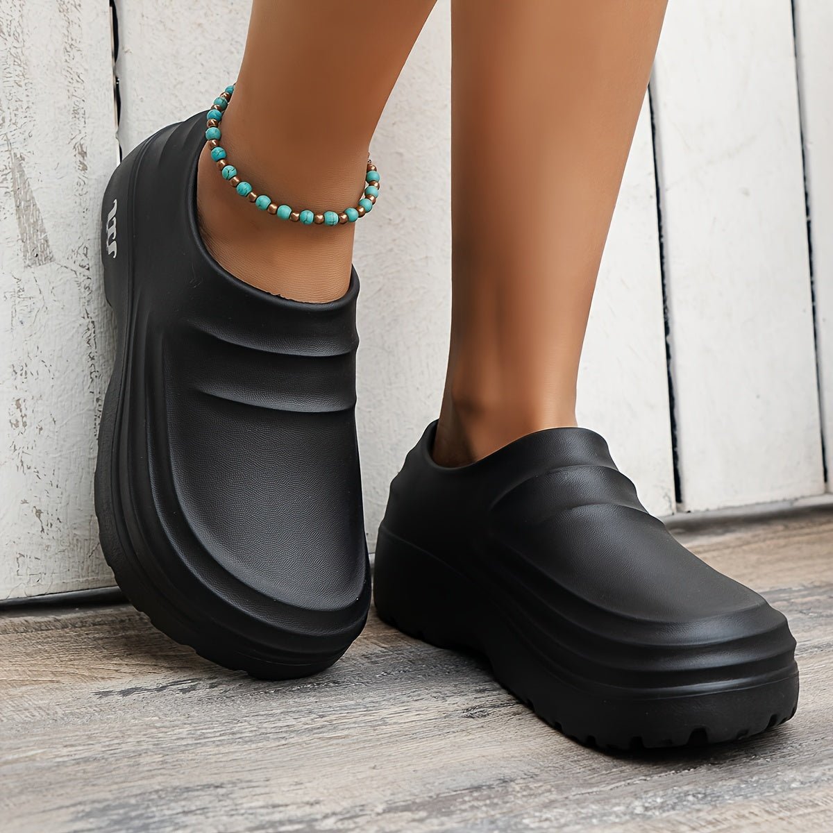 Water-Resistant Slip-On Clogs with Cushioned Sole-Field & Wild