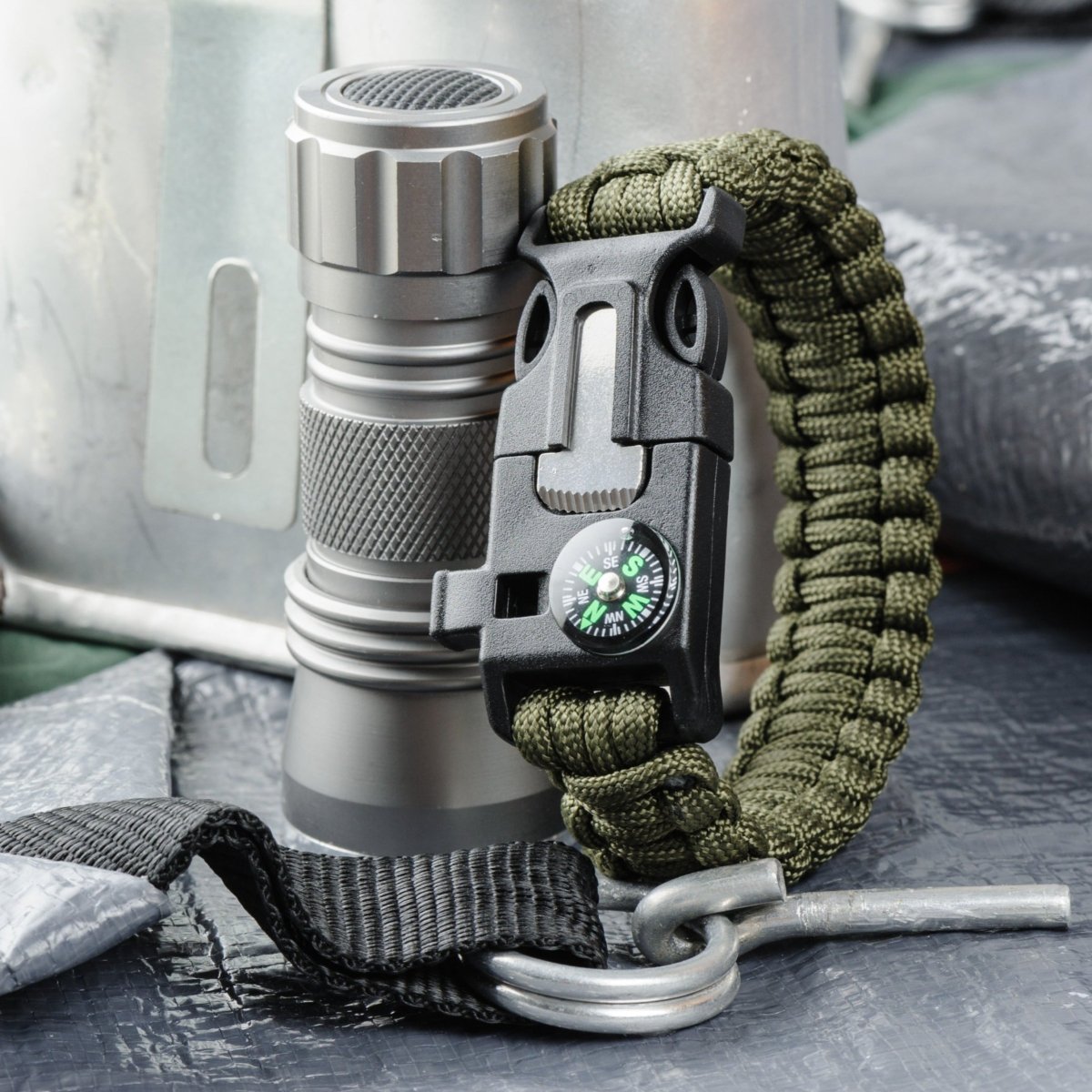 Durable Paracord Survival Bracelet with Compass & Emergency Tools-Field & Wild